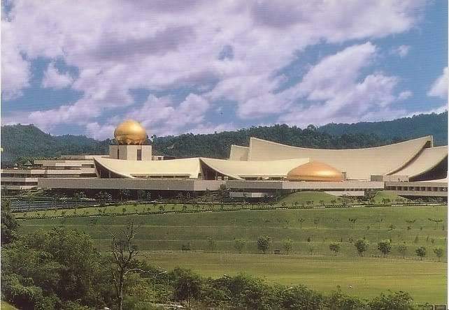 Istana Nurul Iman : Tempat bersemayam diraja paling besar didunia