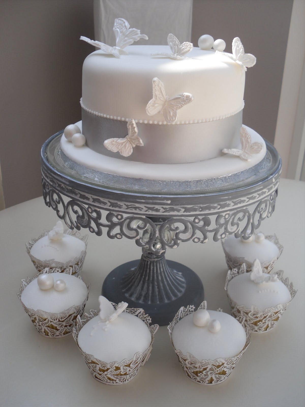 Katies Cupcakes: 30th Pearl Wedding Anniversary