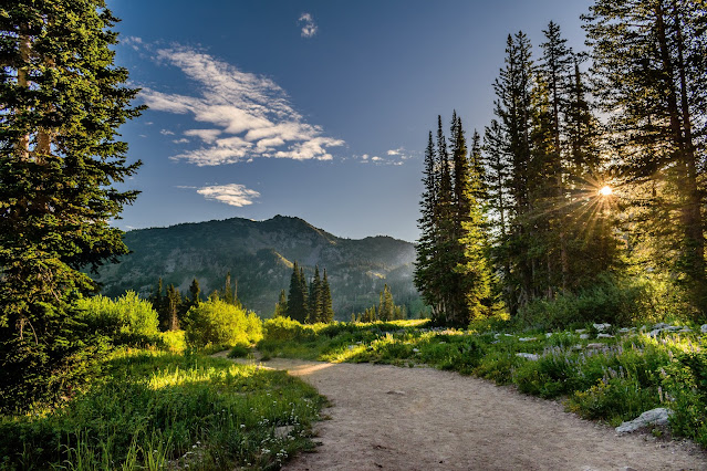 Sunrise in The Mountain