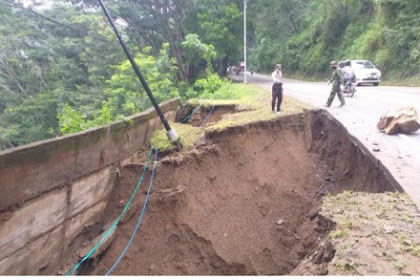 Awas bahu jalan nasional Trenggalek- Ponorogo longsor di dua titik 