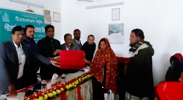ইসলামপুরে শীতার্তরা পেল টিএমএসএসের কম্বল