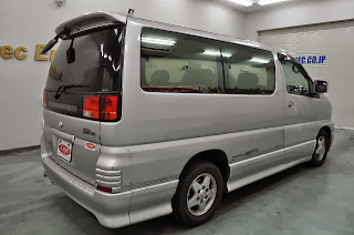 2000 Nissan Elgrand Highway star for UK to New Castle