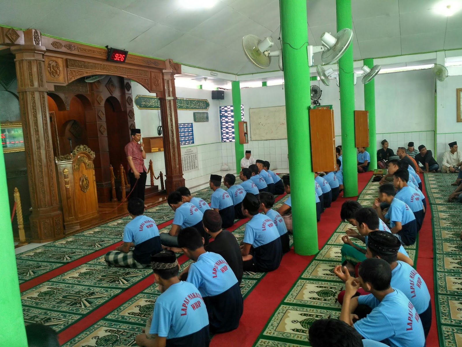 Bertempat di Mesjid Dakwatul ikhsan Lapas Kelas 1 Mks para penyuluh Agama Islam dari Kemenag Kota Makassar memberikan materi praktik ibadah dan belajar baca