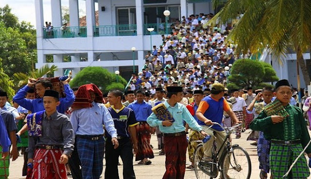 Beratnya Orang Tua Melepas Anak Ke Pondok Pesantren, untuk Kebaikan Dunia Akhirat