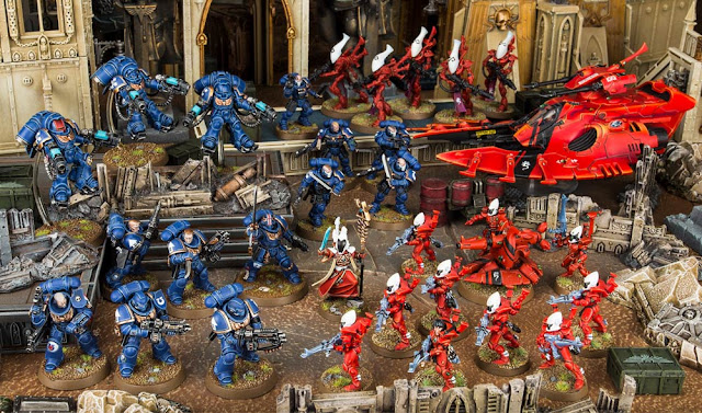 Warhammer 40,000 UItramarines Primaris vs Aeldari