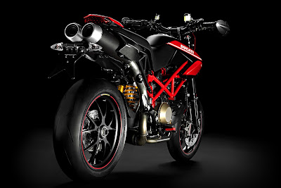 Ducati_Hypermotard_1100_EVO_SP_2011_1620x1080_Rear_Angle