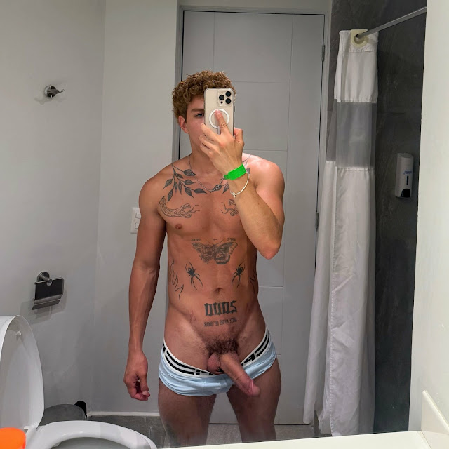 bdsmlr-180329-tU2HCg2wnv.jpeg