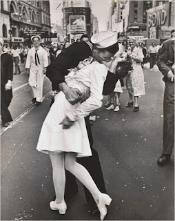 Times Square World War II kiss