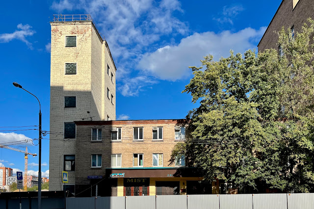 1-я улица Бухвостова, бывший Научно-исследовательский институт дальней радиосвязи (НИИДАР) в процессе сноса 1-я улица Бухвостова, бывший Научно-исследовательский институт дальней радиосвязи (НИИДАР) в процессе сноса