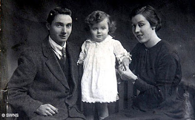 Walter Butler with his wife Amy (Hicks) and their daughter Joyce in 1921