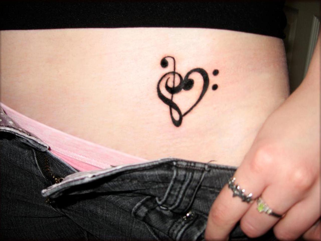 25 Cute Small Tattoos Which Are Adorable - Pelfind