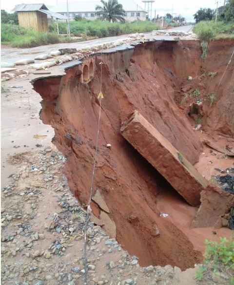 Very Disturbing: Strange Gully Erosion Tears Major Road in Abia Apart (Photos)