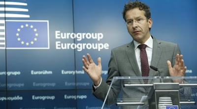 http://www.protothema.gr/economy/article/488412/eurogroup-auti-tha-einai-i-trapeziki-karadina-me-ta-capital-controls/