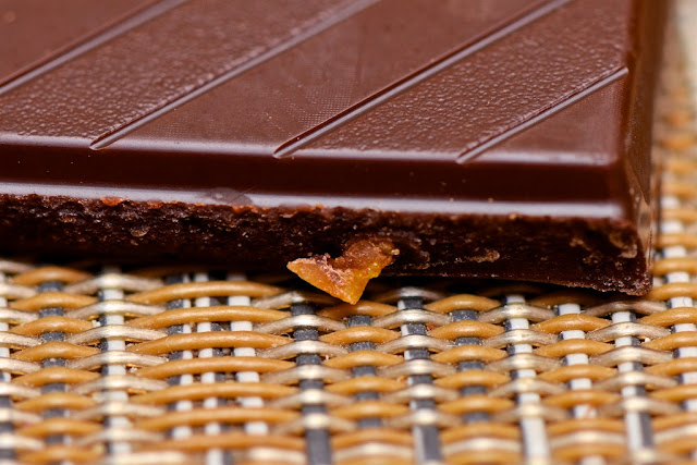 Lindt - Lindt & Sprüngli - Dessert - Chocolate - Excellence Noir Caramel à la Pointe de Sel - Cacao - Food - Swiss Chocolate