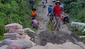 Galang Donasi Perbaikan Jalan, Selain Uang Beraspun Disumbangkan Oleh Warga Desa Montorna Sumenep