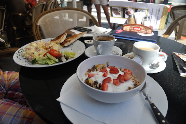 Ham and cheese omelette and muesli with strawberries