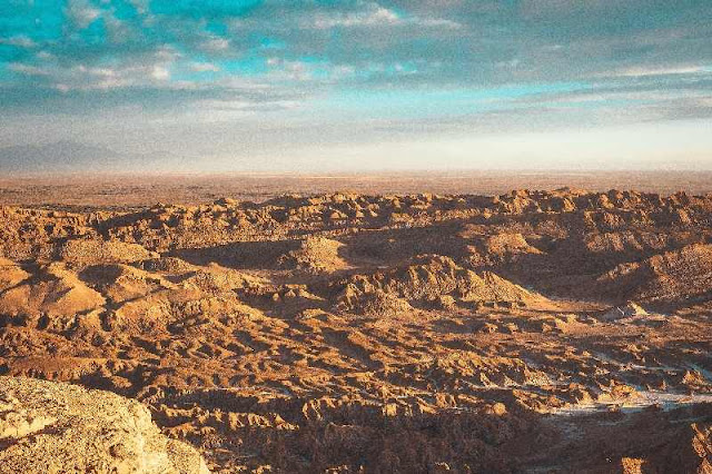 Este es el valle de la luna en el desierto de Atacama, el lugar más seco de la tierra