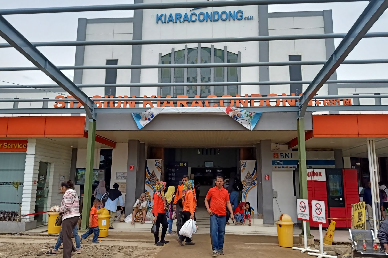 Stasiun Kiaracondong - Kondektur KAI