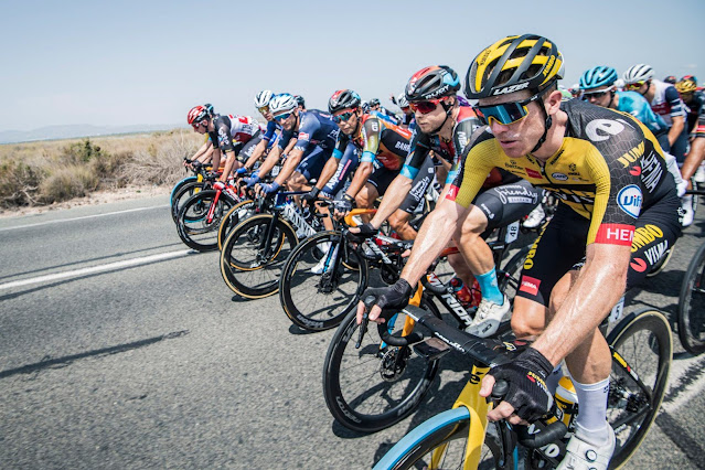 Ciclistas durante oitava etapa da Vuelta a España - Foto: La Vuelta / Facebook