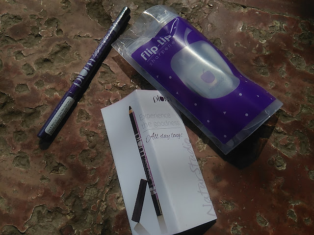 Plum natural studio all day wear kohl Kajal India review 2018 contents inside the pack