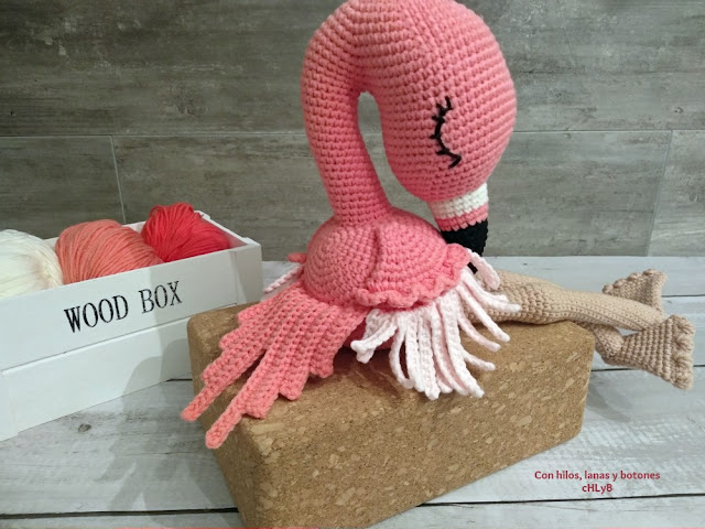 Con hilos, lanas y botones: Flo the Flamingo (patrón de The Little Hook Crochet, littleaquagirl)