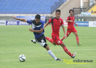 Simon McMenemmy Berharap Pendukung Persib Bantu Pelita Bandung Raya Teror Persija