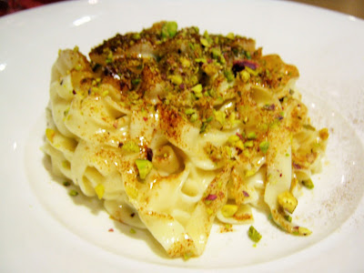 Fettuccine cacio e pere con pistacchi e liquirizia