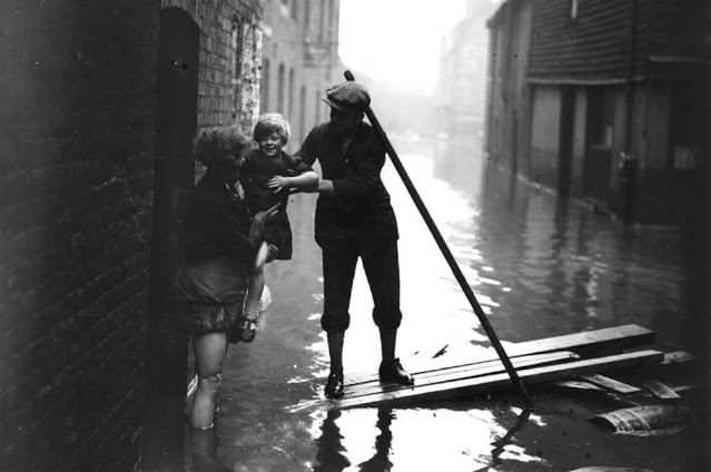 Fotografías de la inundación de Londres en 1928