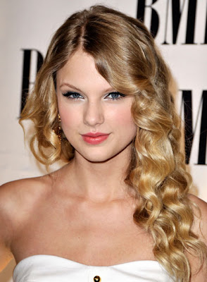 Taylor Swift Romantic Wavy Updo Hairstyles for Wedding