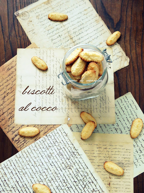 Biscotti al cocco con sparabiscotti