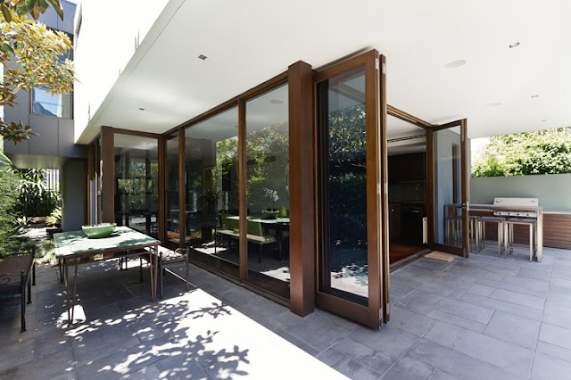 Sliding Door