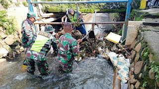 Dansektor 4 : Hari ini di Sektor 4 di Sub 1 dan 2 Serentak Bersihkan Sampah di Sungai di Wilayah Masing - Masing