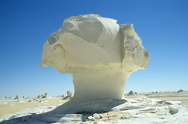 White Desert National Park faeafra oasis egypt