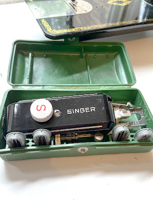 Vintage Singer 15-91 buttonholer