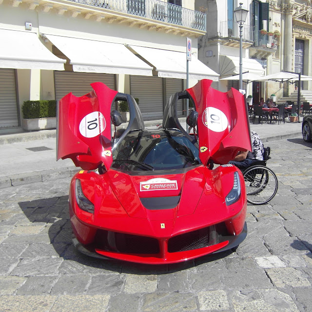 Ferrari LaFerrari Lecce Piazza Sant'Oronzo Cavalcade 2017 Salento V12