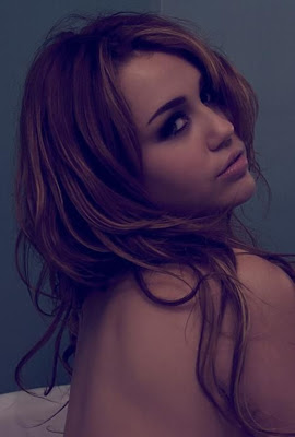 Miley Cyrus covered nude, bathub photoshoot - picture 1