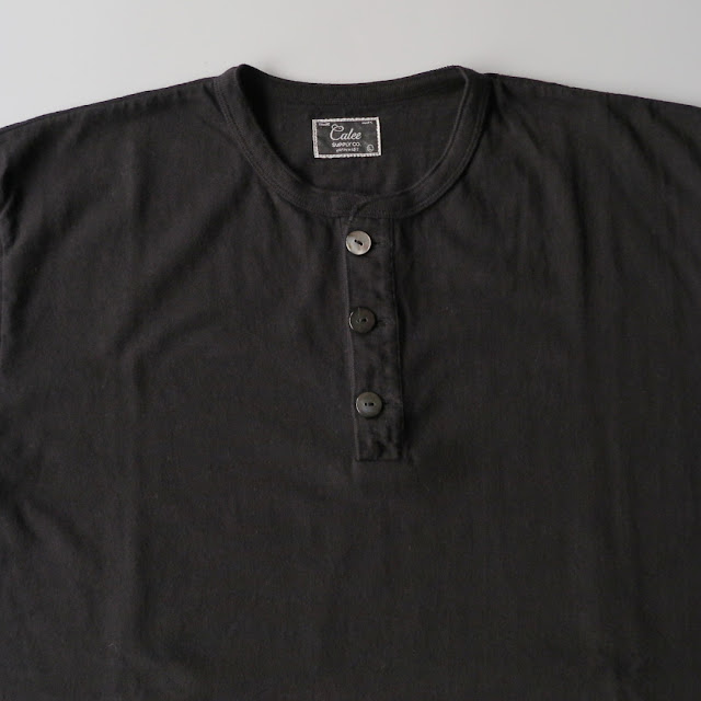 CALEE HENLEY NECK T-SHIRT 超長綿のTシャツ ヘンリーネック キャリー TRUMPS 広島のセレクトショップ 通販