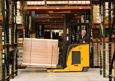 Xe nâng reach truck tầm cao Yale