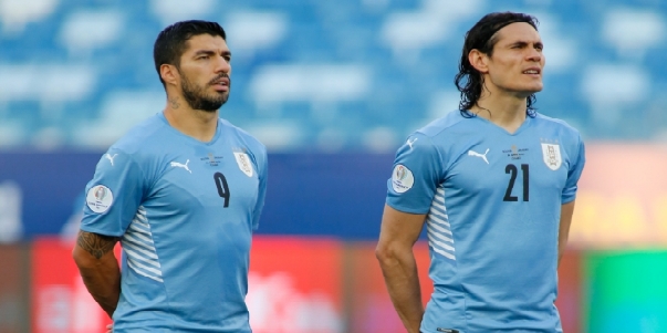 استعد سواريز وكافاني للمشاركة للمرة الرابعة في نهائيات كأس العالم بعد أن أعلنت أوروجواي تشكيلتها