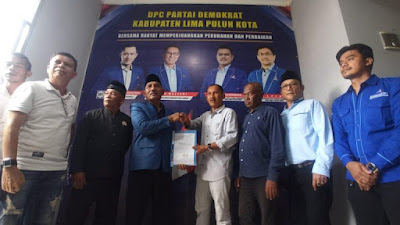 Didampingi Tokoh Masyarakat, Safni Sikumbang-Budi Febriandi Mendaftar di Demokrat