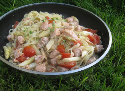 Tagliatelle mit Lachs und Spargel