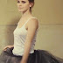 Emma Watson Dengan TankTop putih sexy