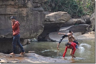 Laos Bolaven Plateau Tour Tad Lo Tad Suong waterfall 140209_0245-001
