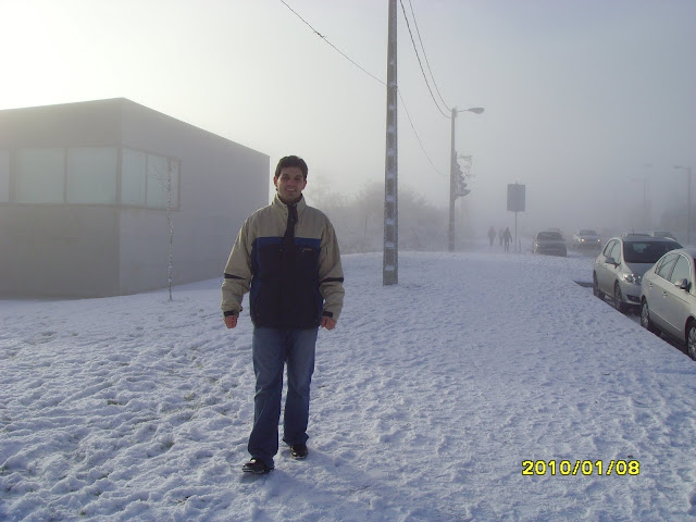 Felipe jugando en la nieve en Milladoiro