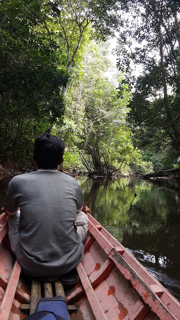 Menyusuri anak sungai Mendalam