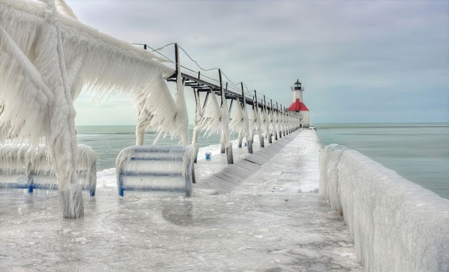 Faros congelados heladas invierno lago Michigan EE-UU