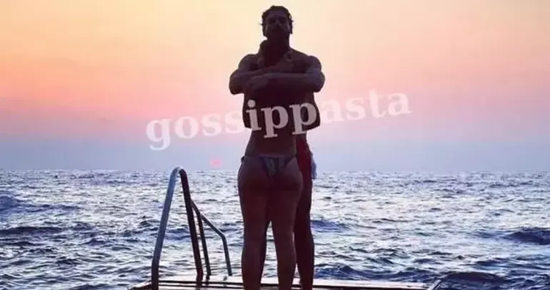 Şükrü Özyıldız had ended his relationship with Büşra Cebe in the past months. Currently, the actor, whose name is now associated with the phenomenon Sibil Çetinkaya, has a new relationship that has been documented. Çetinkaya and Özyıldız's romantic photo has become a topic of discussion on social media.
