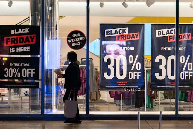 Thin Black Friday Crowds Mark U.S. Holiday Shopping Kickoff