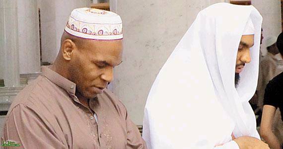 Later Mike Tyson went to the Meqat to change into Ihram for Umrah. - Okaz/SG