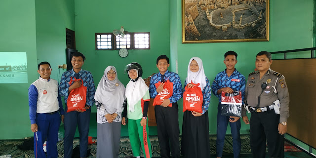 Generasi Melek Safety Riding di SMP Negeri 9 Pontianak